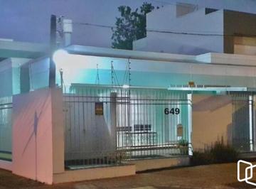 Casa · 169m² · 2 Quartos · 2 Vagas · Casa de 2 dormitórios e 2 vagas de garagem em Canoas.