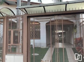 Casa · 169m² · 3 Quartos · 2 Vagas · Casa com 3 dormitórios, suíte, churrasqueira, espaço gourmet e amplo pátio.