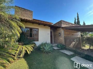 Casa · 258m² · 3 Quartos · 2 Vagas · Viva com Exclusividade em um dos Melhores Condomínios de Viamão