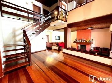 Casa · 300m² · 4 Quartos · 2 Vagas · Casa com 4 quartos, piscina, vaga, churrasqueira e Sacada no bairro Jardim Itu