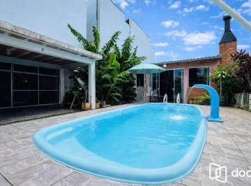 Casa · 100m² · 2 Quartos · 3 Vagas · Casa com churrasqueira / Piscina