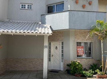 Casa · 140m² · 3 Quartos · 2 Vagas · Casa 3 Quartos, com piscina e 2 vagas no Passo das Pedras