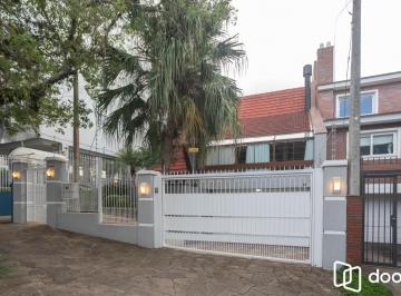Casa · 282m² · 4 Quartos · 2 Vagas · Casa com piscina no Chácara das Pedras