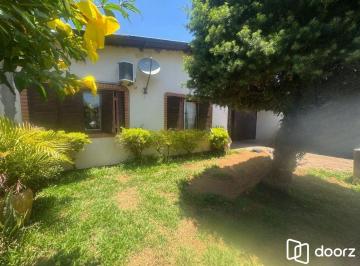 Casa · 197m² · 5 Quartos · 4 Vagas · Casa de 5 dormitórios e 4 vagas de garagem em Canoas.