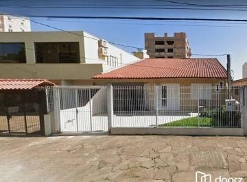 Casa · 180m² · 3 Quartos · 3 Vagas · Casa com 3 suítes e pátio amplo no Jardim Itú em Porto Alegre