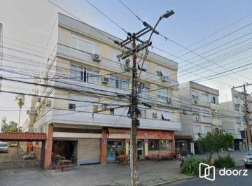Apartamento · 77m² · 2 Quartos · 1 Vaga · Apartamento TÉRREO com pátio no Menino Deus de 2 dormitórios e vaga rotativa