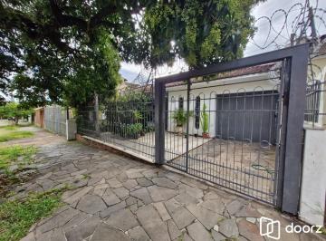 Casa · 210m² · 3 Quartos · 3 Vagas · Casa com 3 dormitórios e edícula nos fundos no bairro Nonoai.