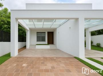 Casa · 200m² · 3 Quartos · 2 Vagas · Casa em Porto Alegre, no bairro Vila Conceição, com 3 dormitório(s), à venda.