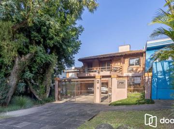 Casa · 300m² · 4 Quartos · 4 Vagas · Casa com 4 Quartos, 4 banheiros, 4 vagas e 300 m² á venda Chácara Das Pedras.