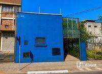 Casa · 452m² · 4 Quartos · 1 Vaga · Casa residencial ou comercial, com espaço amplo, banheiros e garagem