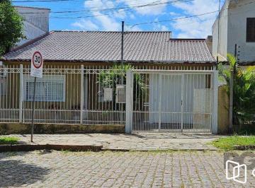 Casa · 155m² · 3 Quartos · 2 Vagas · Casa 3 dormitórios, 5 vagas, 155 m² área construída, terreno 300m², Nonoai.