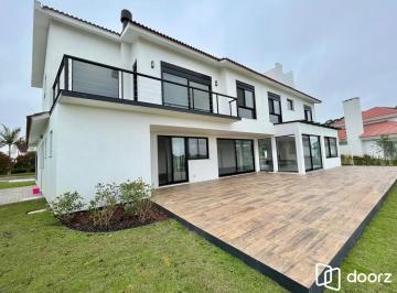 Casa · 520m² · 4 Quartos · 2 Vagas · 🏡 CASA DE ALTO PADRÃO NO CONDOMÍNIO GREEN VILLAGE – Xangrila/RS