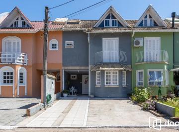 Casa · 161m² · 3 Quartos · 2 Vagas · Casa de condomínio, de 3 dormitórios, 1 suíte e 2 vagas de garagem.