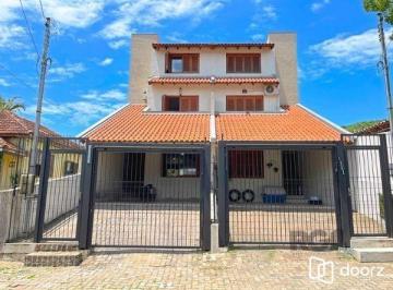 .jpg+2025-03-04 · Casa em Porto Alegre, no bairro Tristeza, com 3 dormitório(s), e 3 banheiros, à