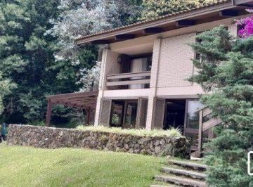 Casa · 350m² · 3 Quartos · 3 Vagas · 🏡 BELÍSSIMA CASA EM GRAMADO – JUNTO AO LAGO NEGRO 🌲✨