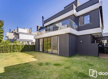 Casa · 270m² · 3 Quartos · 4 Vagas · Casa Alto Padrão no Cyrela Landscape com 3 Dormitórios e Suíte