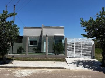 Casa · 65m² · 2 Quartos · 2 Vagas · Casa de excelente padrão construtivo