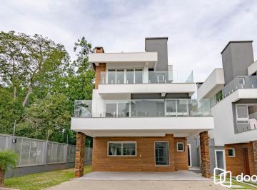 Casa · 300m² · 3 Quartos · 4 Vagas · Viva o Privilégio de Ter o Guaíba como Quintal
