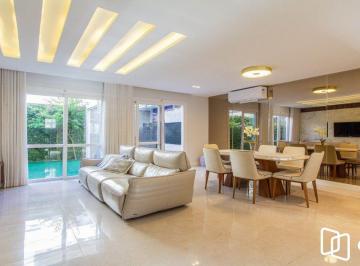Casa · 195m² · 3 Quartos · 2 Vagas · Casa em Condomínio com 3 quartos, 3 suítes, 2 vagas e 195m² no Jardim Carvalho.
