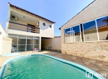 Casa · 220m² · 3 Quartos · 3 Vagas · Casa / 3 Quartos / 1 Suíte / Piscina / Cgurrasqueira / 4 Vagas / Porto Verde / J