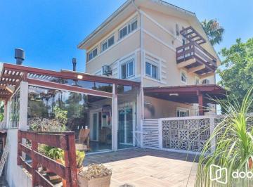 Casa · 191m² · 3 Quartos · 3 Vagas · Casa em Condomínio com 3 Dormitórios e 3 Vagas na Lomba do Pinheiro