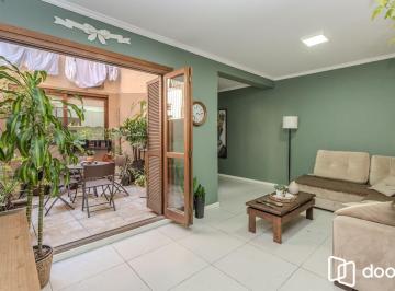 Apartamento · 83m² · 2 Quartos · apto garden. no bairro Petrópolis, com lindo pátio privativo. todo reformado.