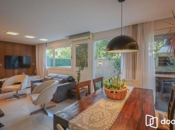 Casa · 180m² · 3 Quartos · 2 Vagas · Casa em condomínio no bairro Teresópolis