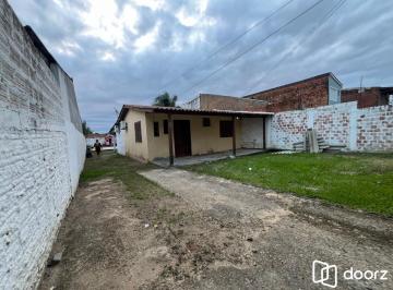 Casa · 65m² · 3 Quartos · 3 Vagas · Ótima casa em de 2 dormitórios com piscina  localizada em Viamão