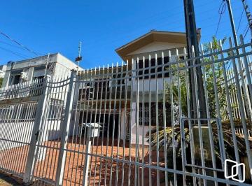 Casa · 350m² · 4 Vagas · Casa com 350m², 4 quartos, 2 Suítes à venda em Azenha, Porto Alegre.