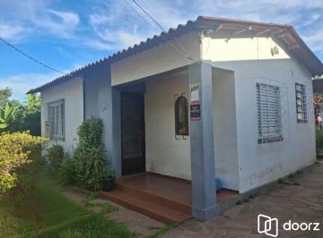 Casa · 90m² · 2 Quartos · 3 Vagas · Casa 2 dormitórios com pátio e 3 vagas no Camaquã