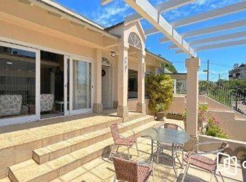 Casa · 360m² · 5 Quartos · 2 Vagas · MAGNÍFICA CASA EM LOCALIZAÇÃO PRIVILEGIADA - TRANQUILIDADE E CONFORTO