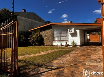 Casa · 151m² · 2 Quartos · 3 Vagas · Casa térrea, com 2 dormitórios, 3 vagas, no bairro Ipanema, Porto Alegre, RS
