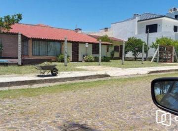 .jpg+2025-03-07 · Casa 5 dormitórios à venda Zona Norte Capão da Canoa/RS