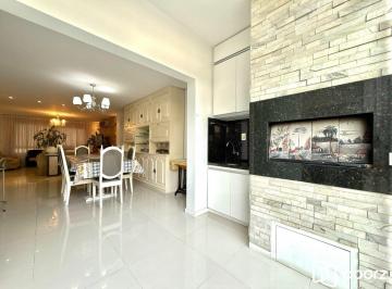 Casa · 247m² · 3 Quartos · 4 Vagas · Casa com 3 Suítes e 3 Vagas no Bairro Vila Ipiranga