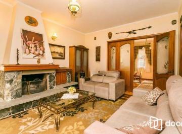 Casa · 420m² · 5 Quartos · 2 Vagas · Casa em Petrópolis com terreno de 460 m2