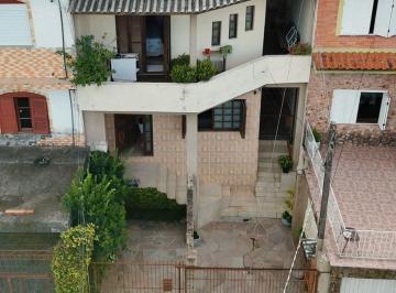 Casa · 300m² · 2 Quartos · 2 Vagas · Excelente casa para venda com edicula e sotão. Entrar e morar!