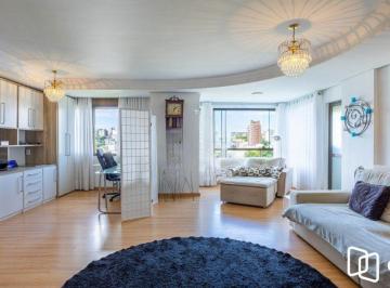Apartamento · 211m² · 3 Quartos · 2 Vagas · Cobertura com 3 Quartos, 1 suíte, 2 vagas e 211m² no Petrópolis.