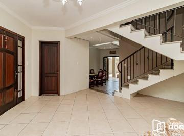 Casa · 257m² · 4 Quartos · 3 Vagas · Casa com 4 dormitórios e 2 pavimentos em ótimo estado de conservação .