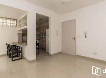 Apartamento · 39m² · 1 Quarto · Apartamento de 1 dormitório, com um pequeno pátio no bairro Centro Histórico.