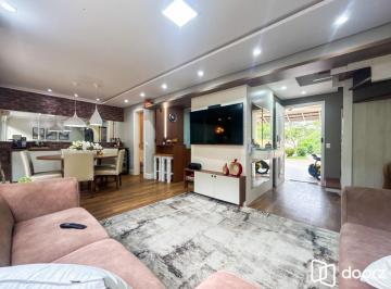 Casa · 219m² · 3 Quartos · 2 Vagas · Casa em Condomínio com 03 quartos, 01 suíte e 02 vagas cobertas - Teresópolis