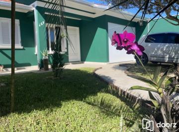 Casa · 132m² · 3 Quartos · 2 Vagas · Casa 3 dormitórios, 1 suite, lareira, 2 vagas de garagem, piscina, bairro Mariáp