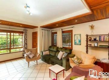 Casa · 235m² · 5 Quartos · 4 Vagas · Casa sobrado a Venda de 5 Quartos, 1 Suite e 4 Vagas de Garagem com 235M²privt.