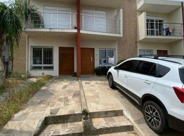 Casa · 91m² · 2 Quartos · 1 Vaga · Sobrado com 2 Suítes, Sacada e Pátio com Teto Retrátil