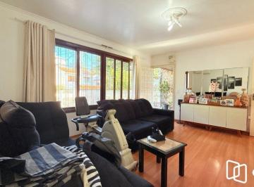Casa · 183m² · 4 Quartos · 3 Vagas · Casa com 4 quartos, vaga coberta, piscina e pátio no bairro Cristo Redentor