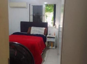 .jpg+2025-03-04 · Casa em Porto Alegre, no bairro Guarujá, com 2 dormitório(s), e 2 banheiros, à v