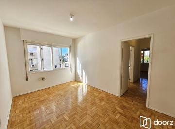 Apartamento · 70m² · 2 Quartos · Apartamento 2 dormitórios com elevador na Cristóvão