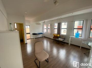 Comercial · 39m² · Sala comercial, ensolarada e arejada com 2 terraços.