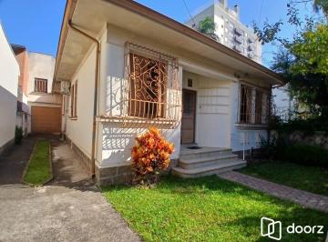 Casa · 137m² · 3 Quartos · 2 Vagas · Terreno com casa no bairro Azenha- Porto Alegre/RS.
