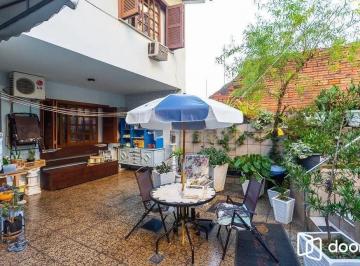 Casa · 360m² · 6 Quartos · 5 Vagas · Casa espaçosa com 6 dormitórios e vista incrível no Cristo Redentor