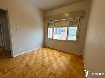 Apartamento · 70m² · 2 Quartos · Apartamento 2 dormitórios com dependência 70m2 Moinhos de Vento Av. Cristóvão